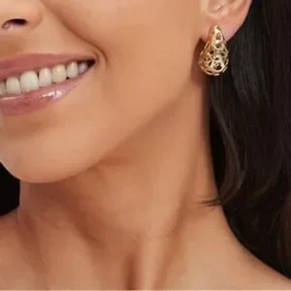 NEW 14K?Gold Plated Stud Earrings - Picture 2 of 3